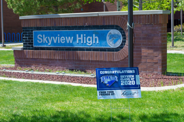 20-05-19-High-School-Yard-Signs-07
